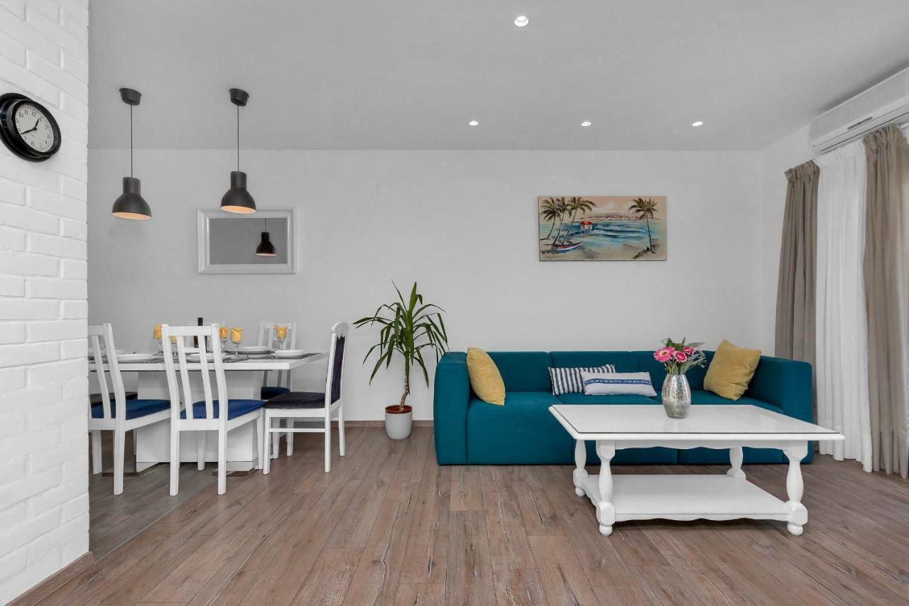 Blue Dream Apartment Макарська Екстер'єр фото